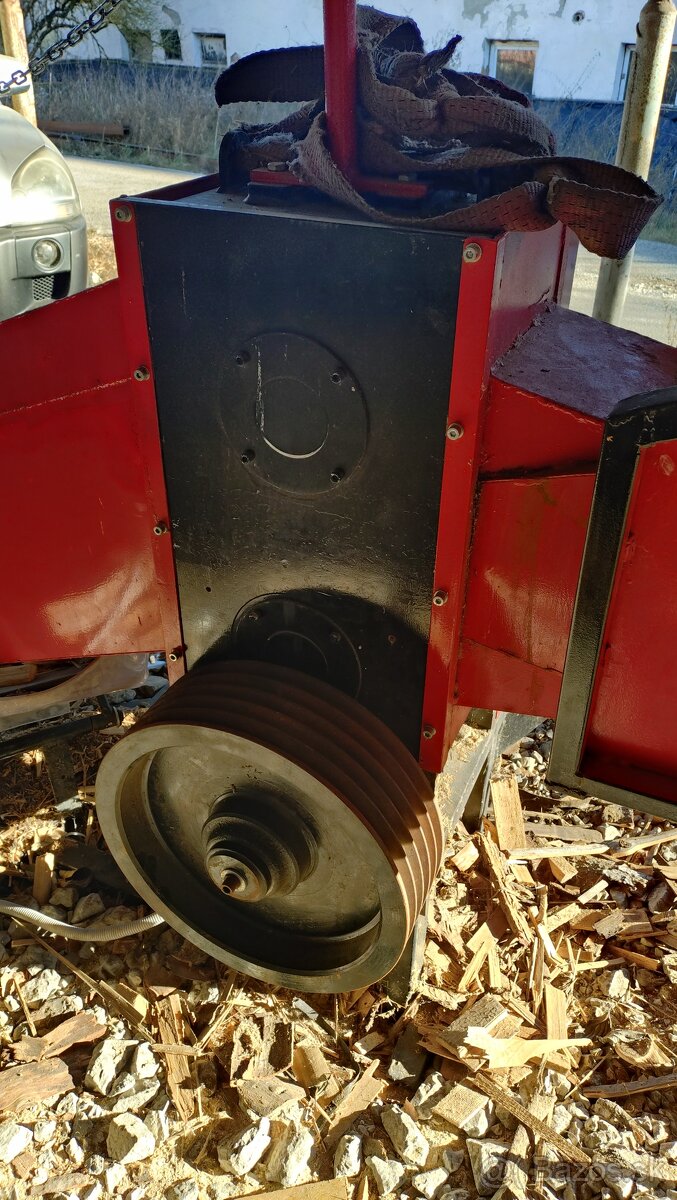 Špalíkovač , štiepkovač za traktor do 16cm - 4