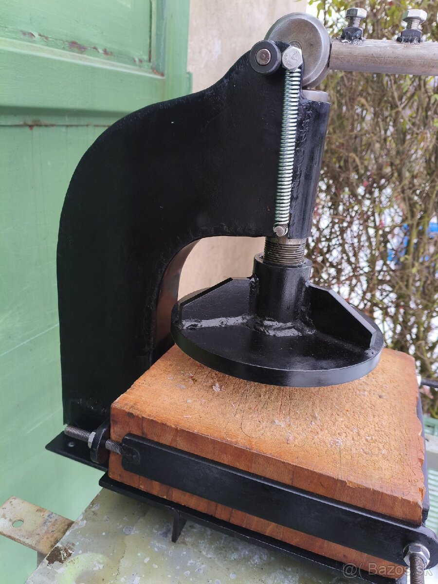 Ručný pákový vysekávací lis na kožu a iné materiály - 4