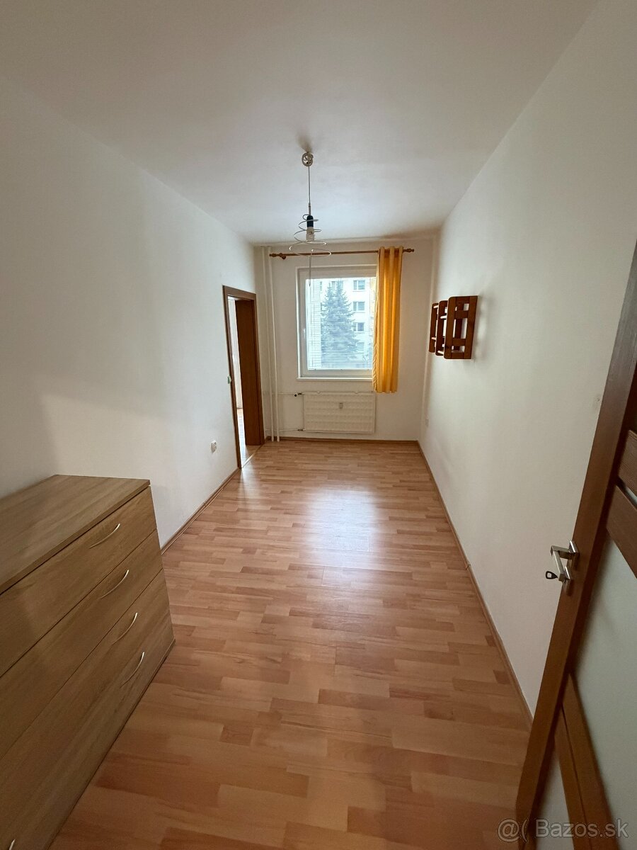 Prenájom 4- izbový byt - 4