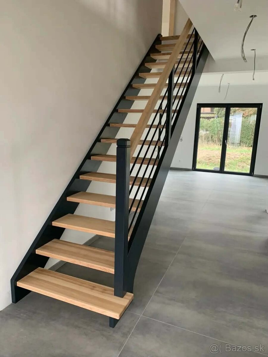 Samonosné drevené schody so zábradlím - 4