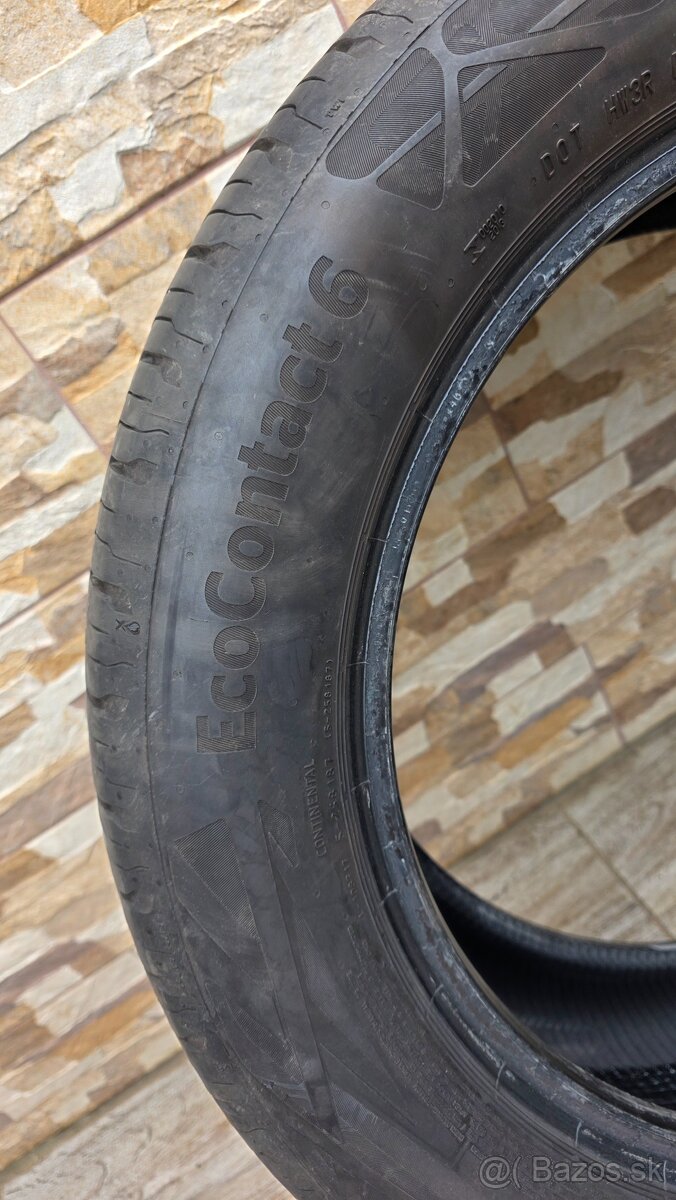 Predám 2xletné pneu 215/55r17 Continental - - 4