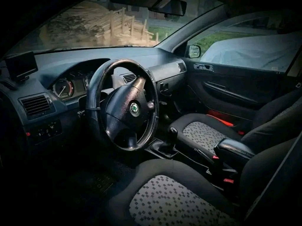 Škoda Fabia 1.2 2005 benzín - 4
