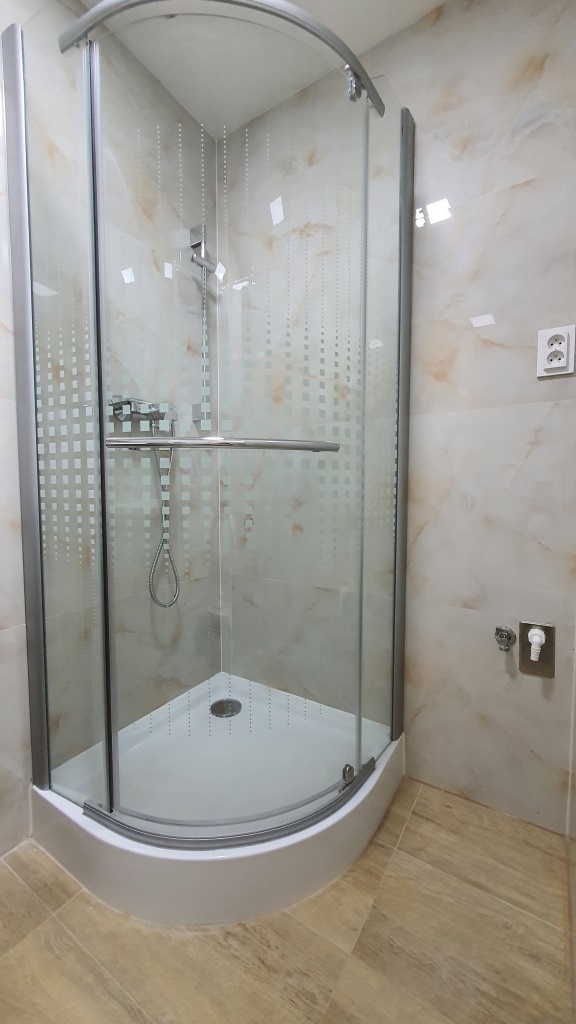 1IZB S 2 LOGGIOU UPROSTRED ZELENE ROVNÍKOVA - 4