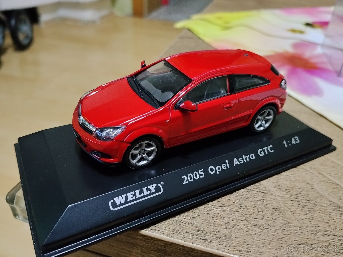 Modely áut 1:43 - 4