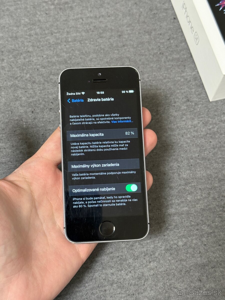 iPhone SE 2016 Space Gray - 4