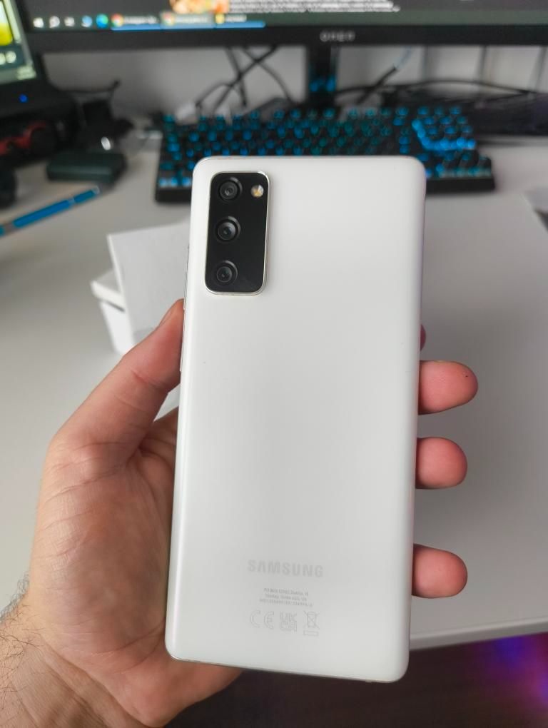 Samsung Galaxy S20 FE - 4