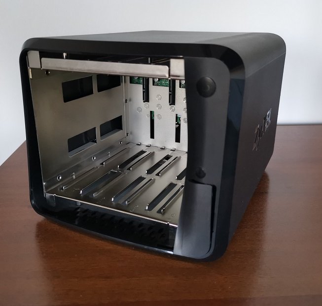 Predám štvordiskový NAS ZyXEL - 4