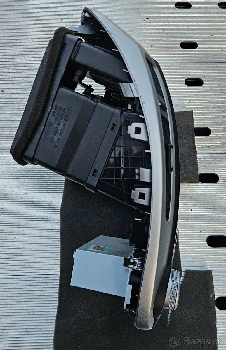 Stredovi panel Kia Ceed. - 4