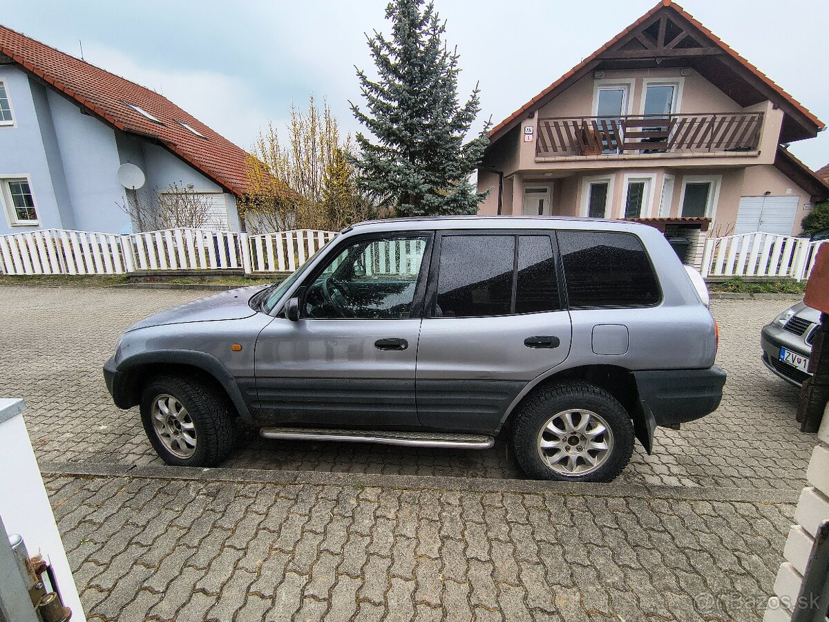 Toyota RAV4 2.0 - 4