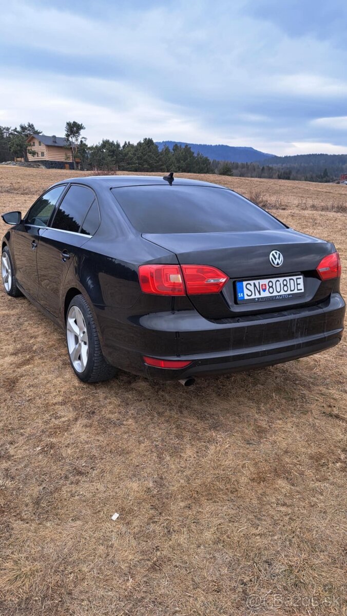 Volkswagen Jetta - 4