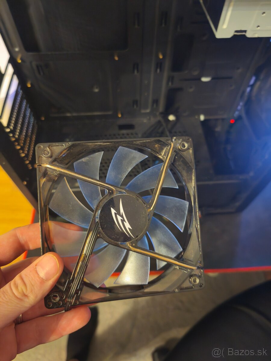 Predam PC skrinku so zdrojom a mechanikou plus ventilator - 4