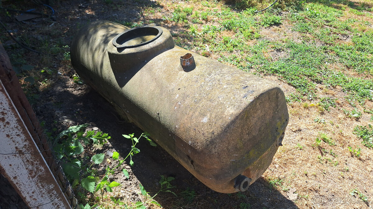 Laminátová nádrž cca 300lit. - 4