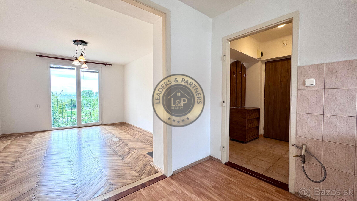 PREDAJ- 2iz. byt s balkónom v Hlohovci na ulici R. Dilonga - 4