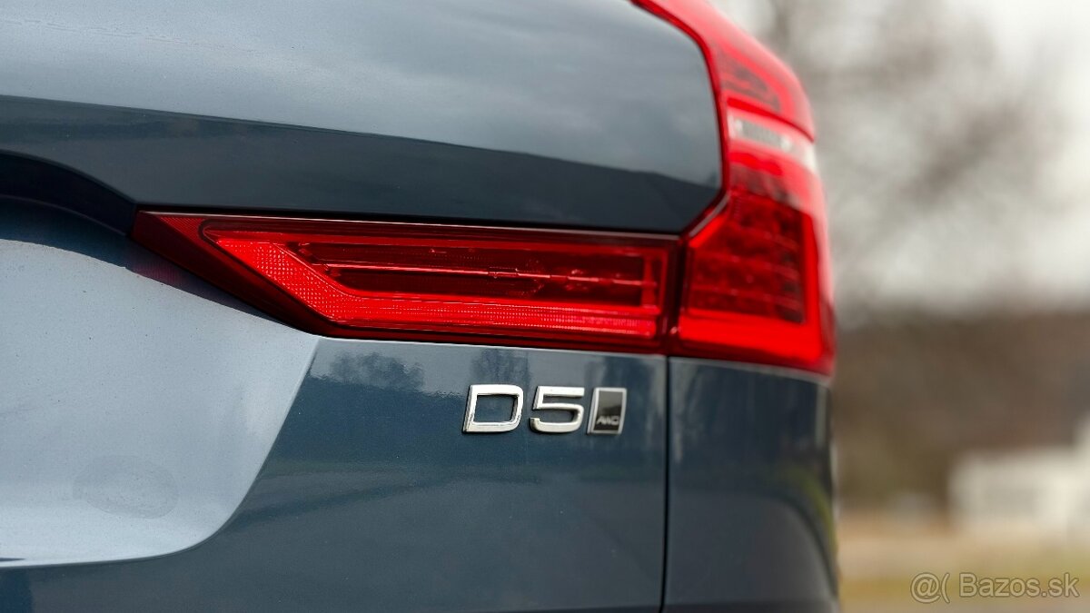 Volvo XC60 D5 AWD 235K MOMENTUM A8 - 4