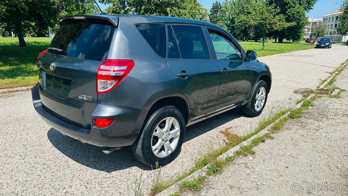 Toyota Rav4 D4-D 4x4 - 4