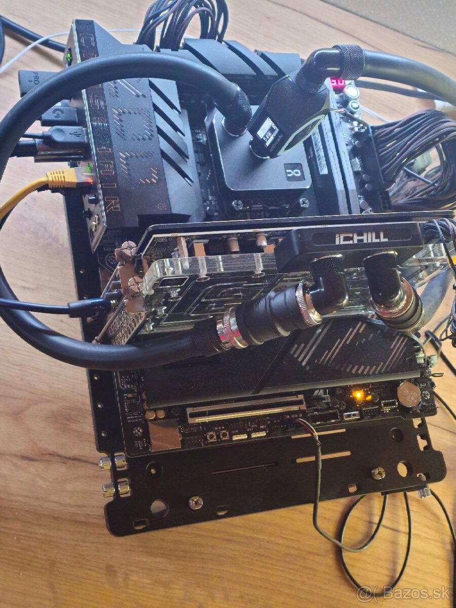 ASUS ROG CROSSHAIR X870E APEX - 4