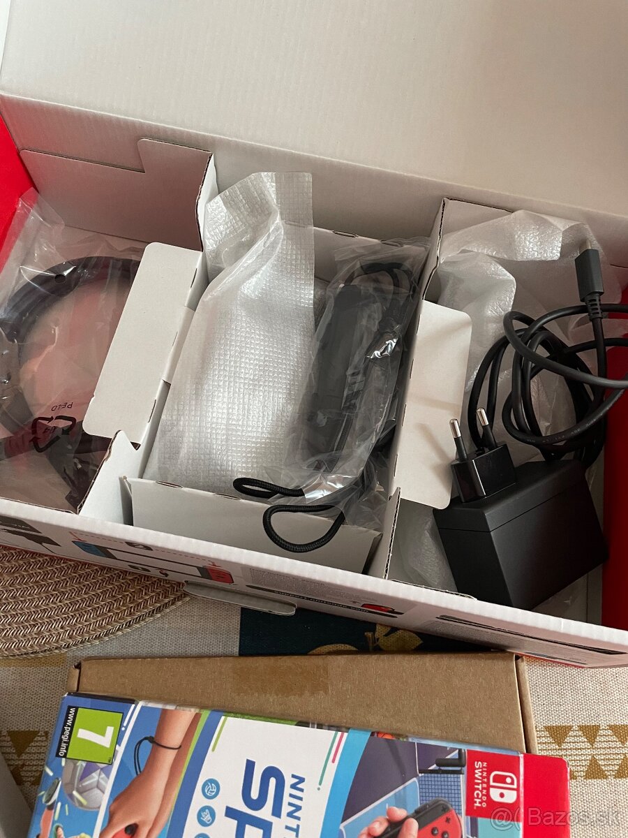 Nintendo Switch - 4