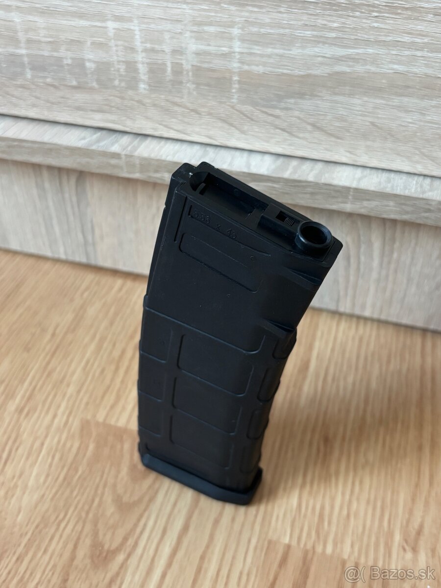 Airsoftová zbraň M4 - 4