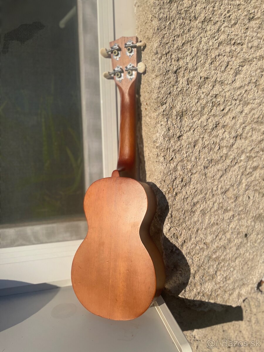 Ukulele MAHALO - 4