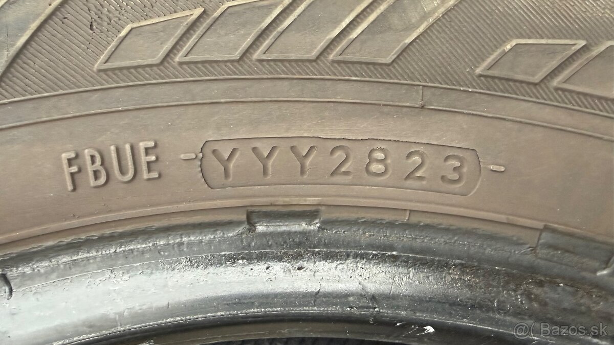 Predám 2x zimné pneumatiky Yokohama WY01 215/65 R16C (109/10 - 4