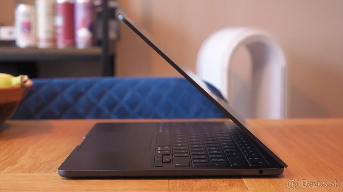 Macbook Air M3 13" 16GB RAM, 256GB SSD, čierna - 4