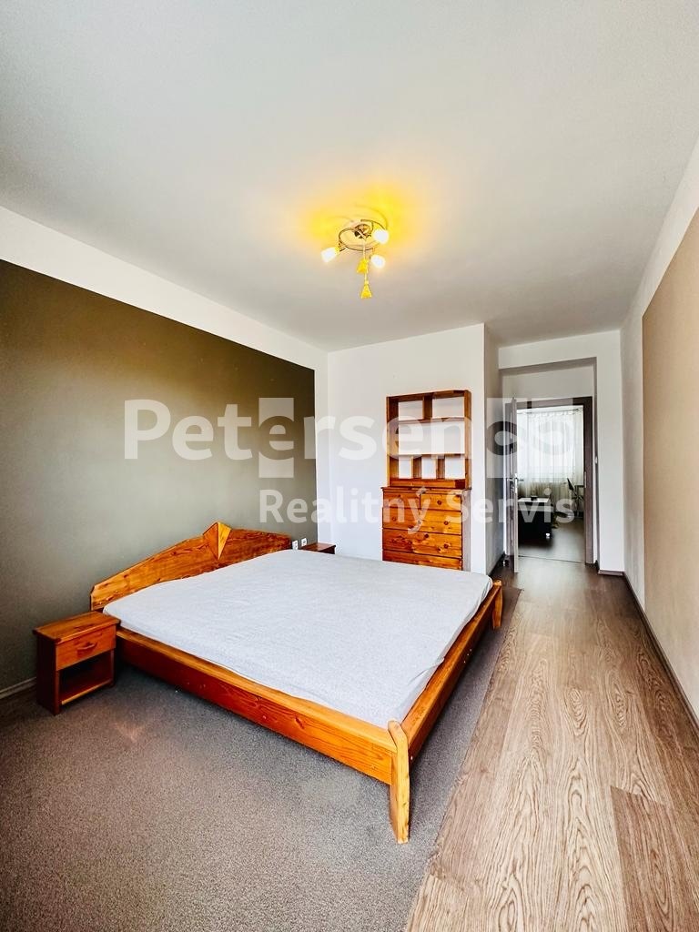 NA PRENÁJOM 3-IZBOVÝ BYT S BALKÓNOM, UL. TYRŠOVO NÁBREŽIE - 4