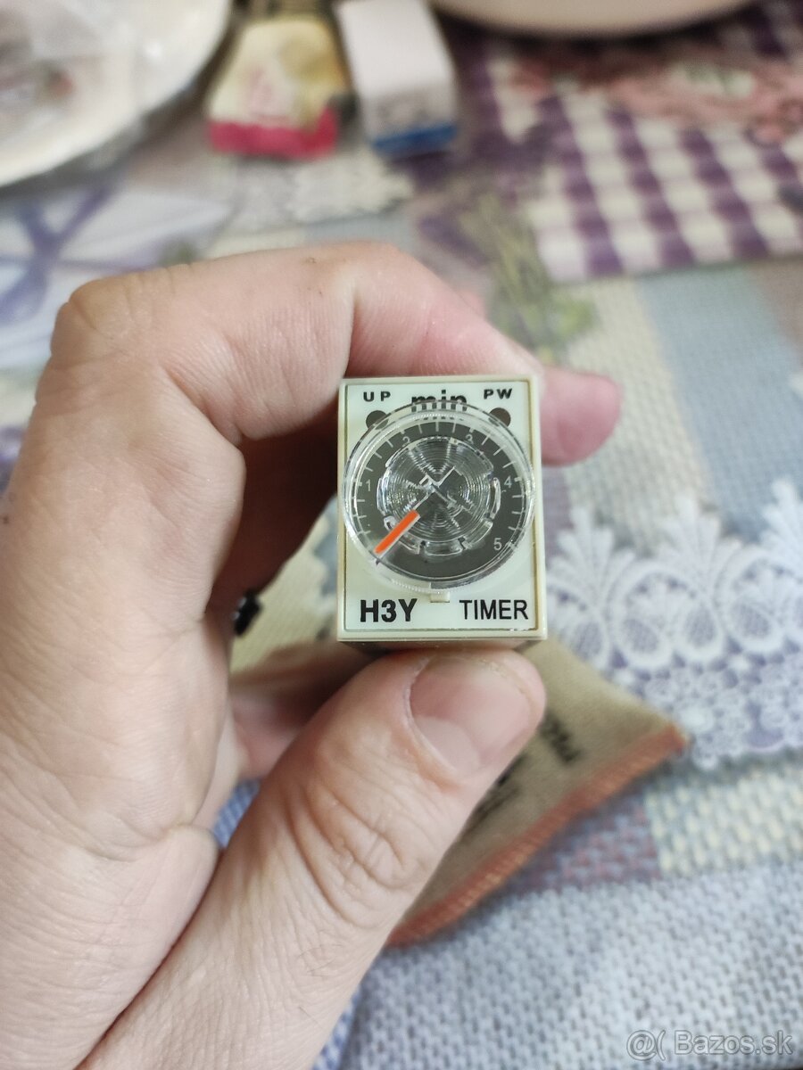 Predám časové relé 12 VDC 5A - 4