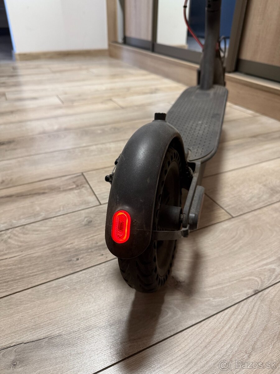 Xiaomi Mi Electric Scooter Pro - 4