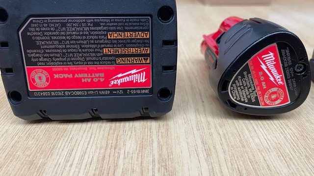 NOVE Milwaukee batérie M12---6,4,3,2 Ah. - 4