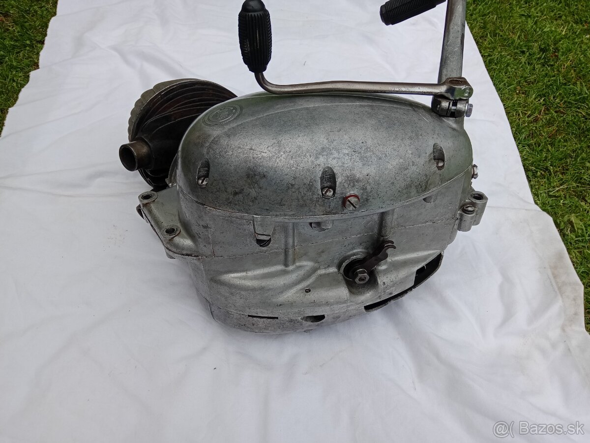 Kryt karburátoru a motor jawa 150/351,352 - 4