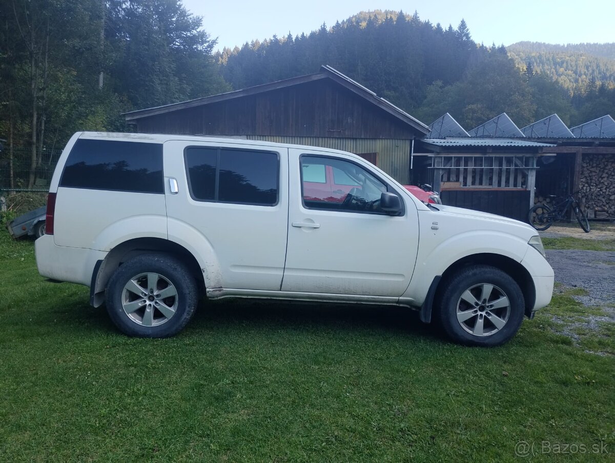 Nissan Pathfinder - 4