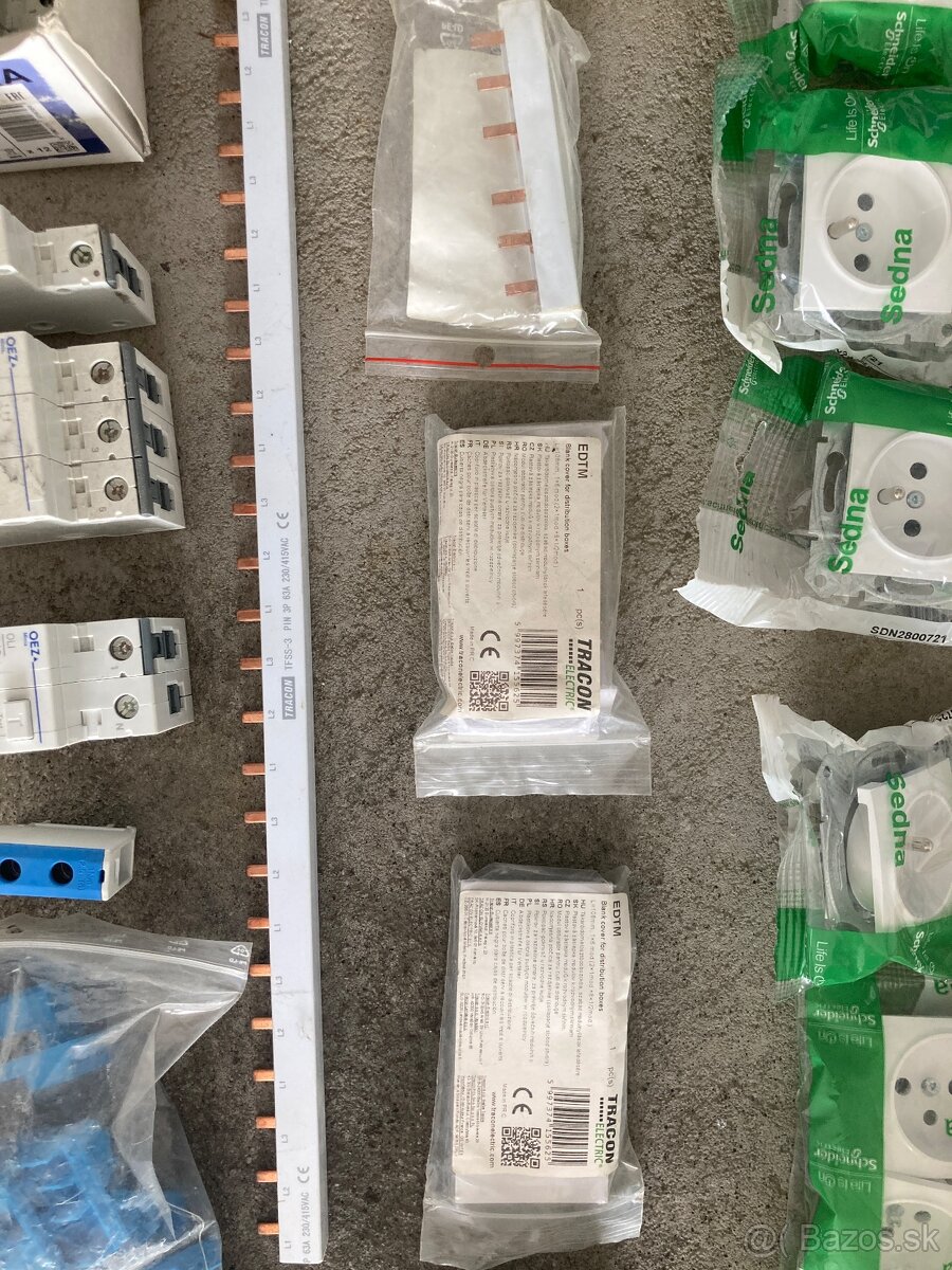 Elektro material zo stavby - istice,prudovy chranic,zasuvky - 4