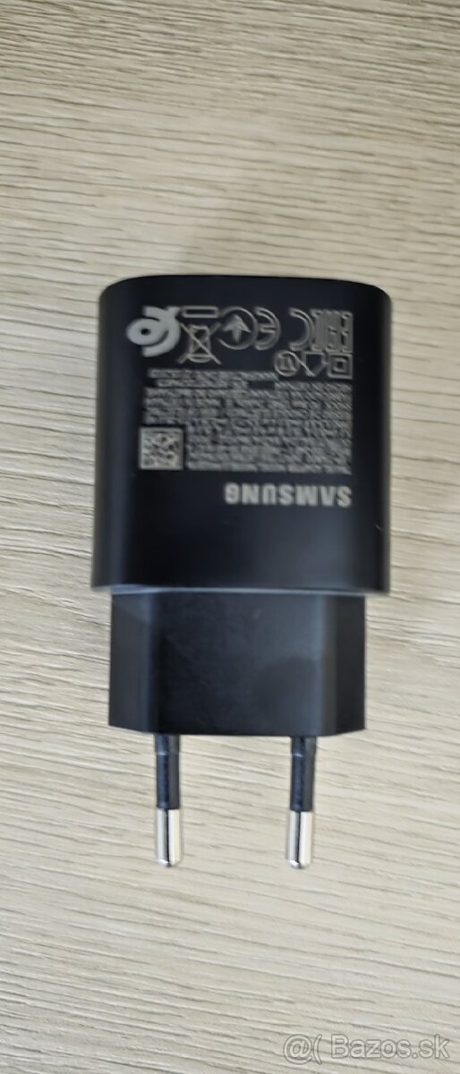 Predám multipozičnú bezdrôtovú nabíjačku Samsung. - 4