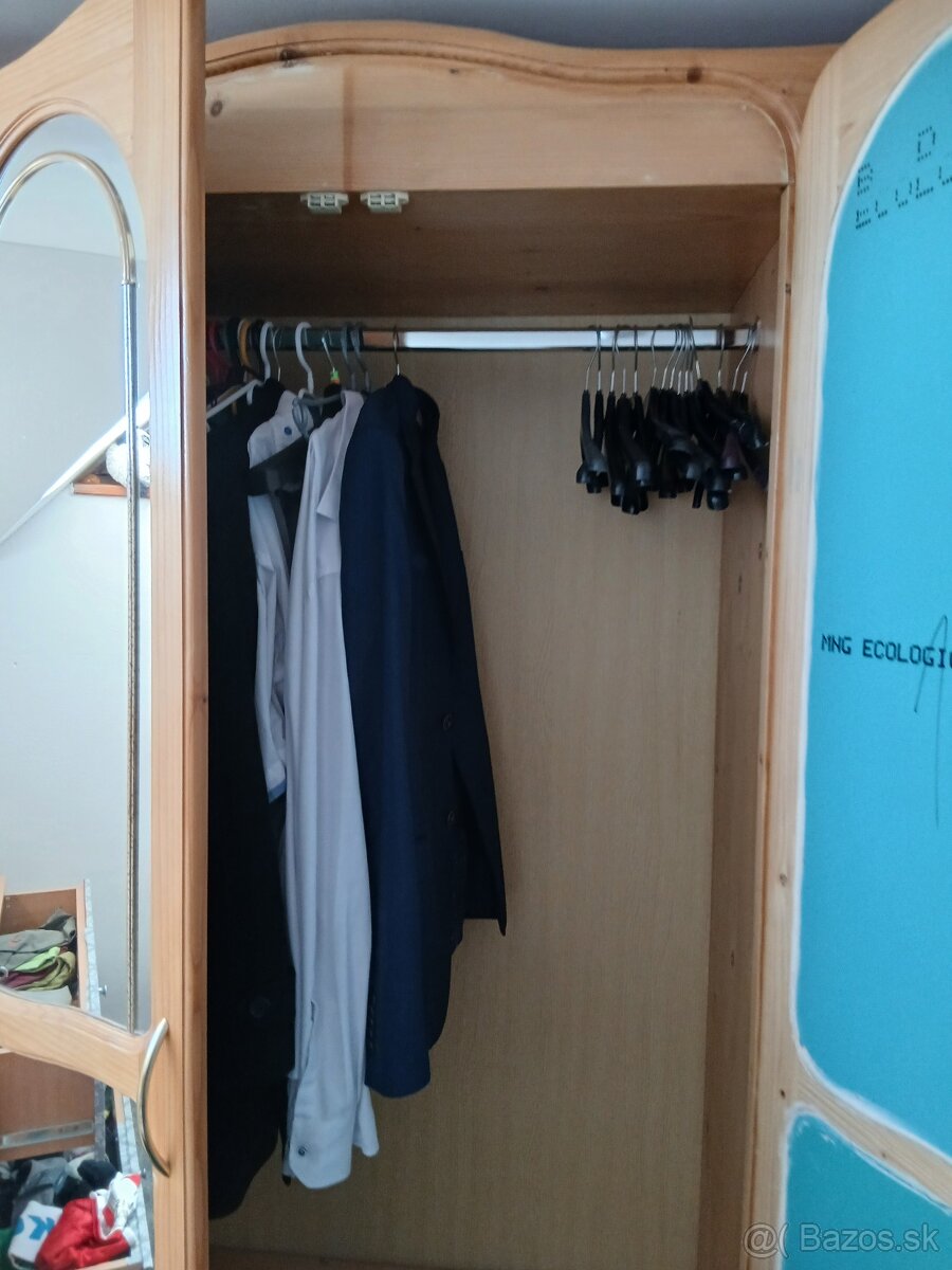 Skriňa z masívu - 4