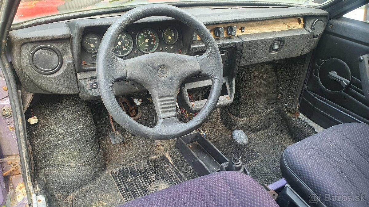 Škoda Rapid 130 s TP a ŠPZ - 4