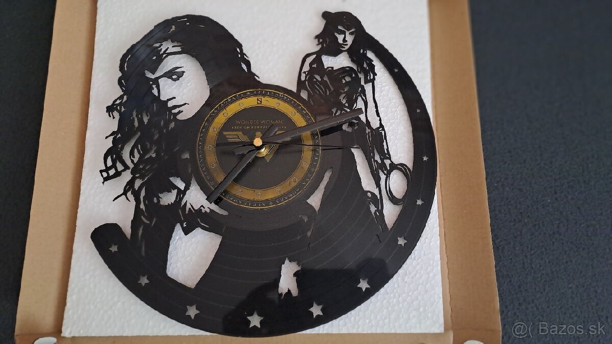 Nastenne hodiny z vinylu Wonder Woman - 4