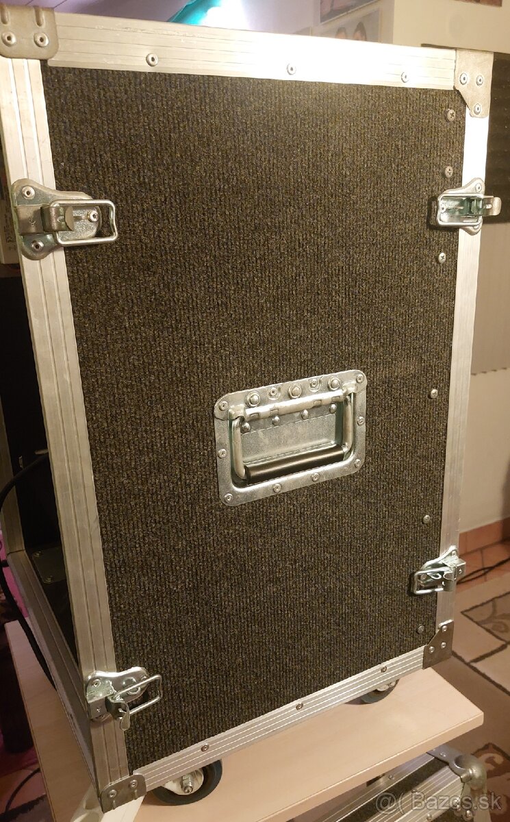 Predám 19" rack 12U - 4