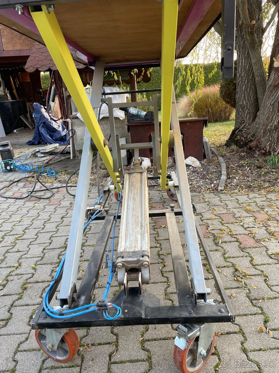 Predam zdvizny / noznicovy stol - 4