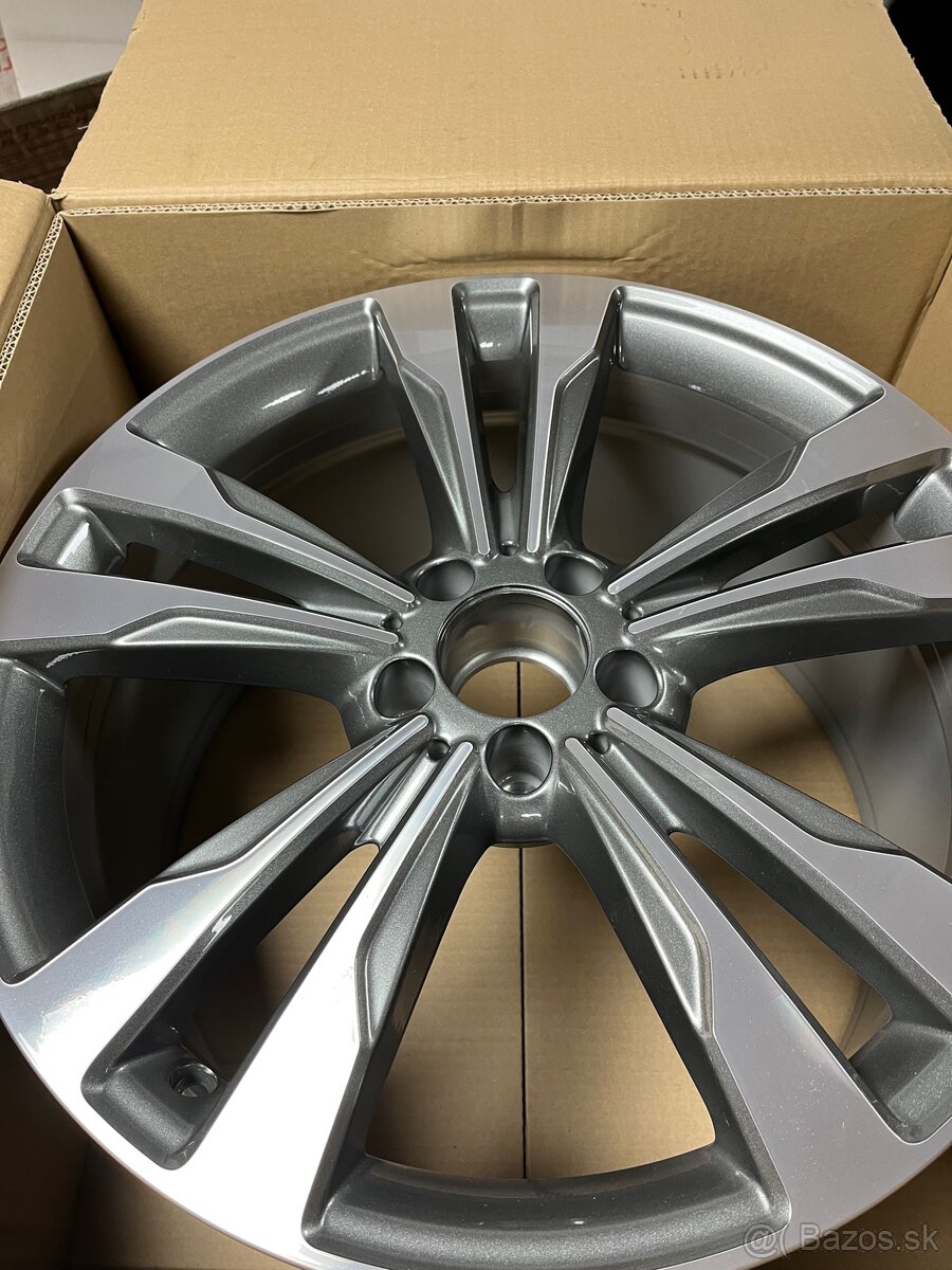 Predám 3 Mercedes disky nové na CLS 218 - 4