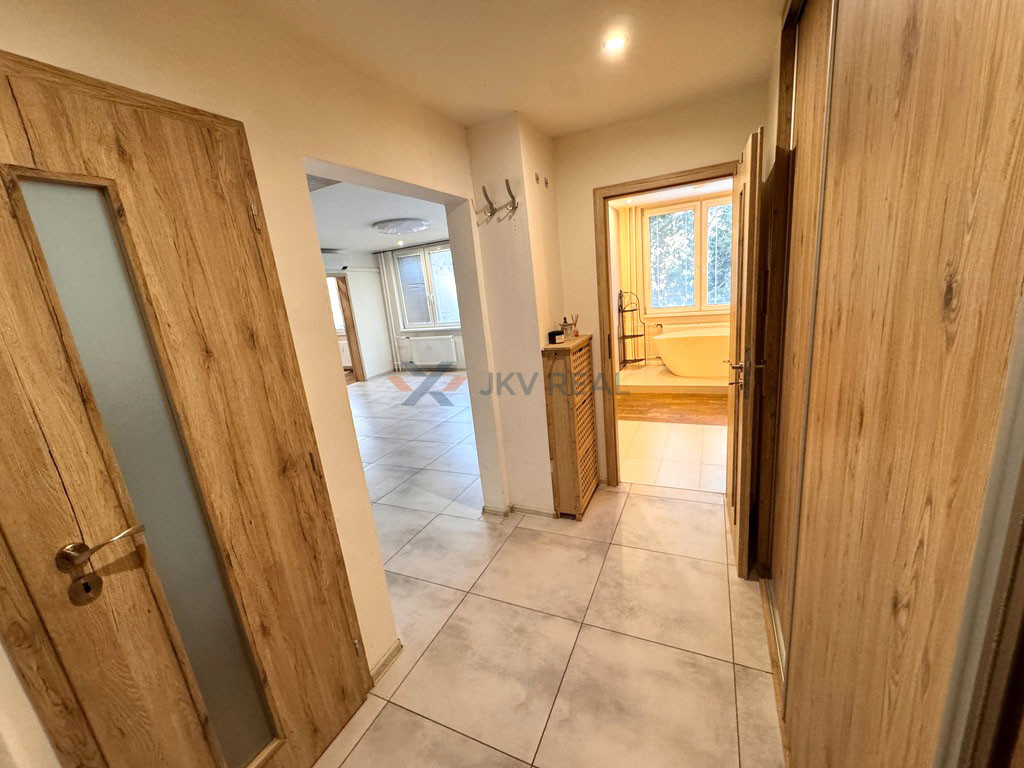 Prenájom: Priestranný 3-izbový Byt s Klimatizáciou vo Výborn - 4