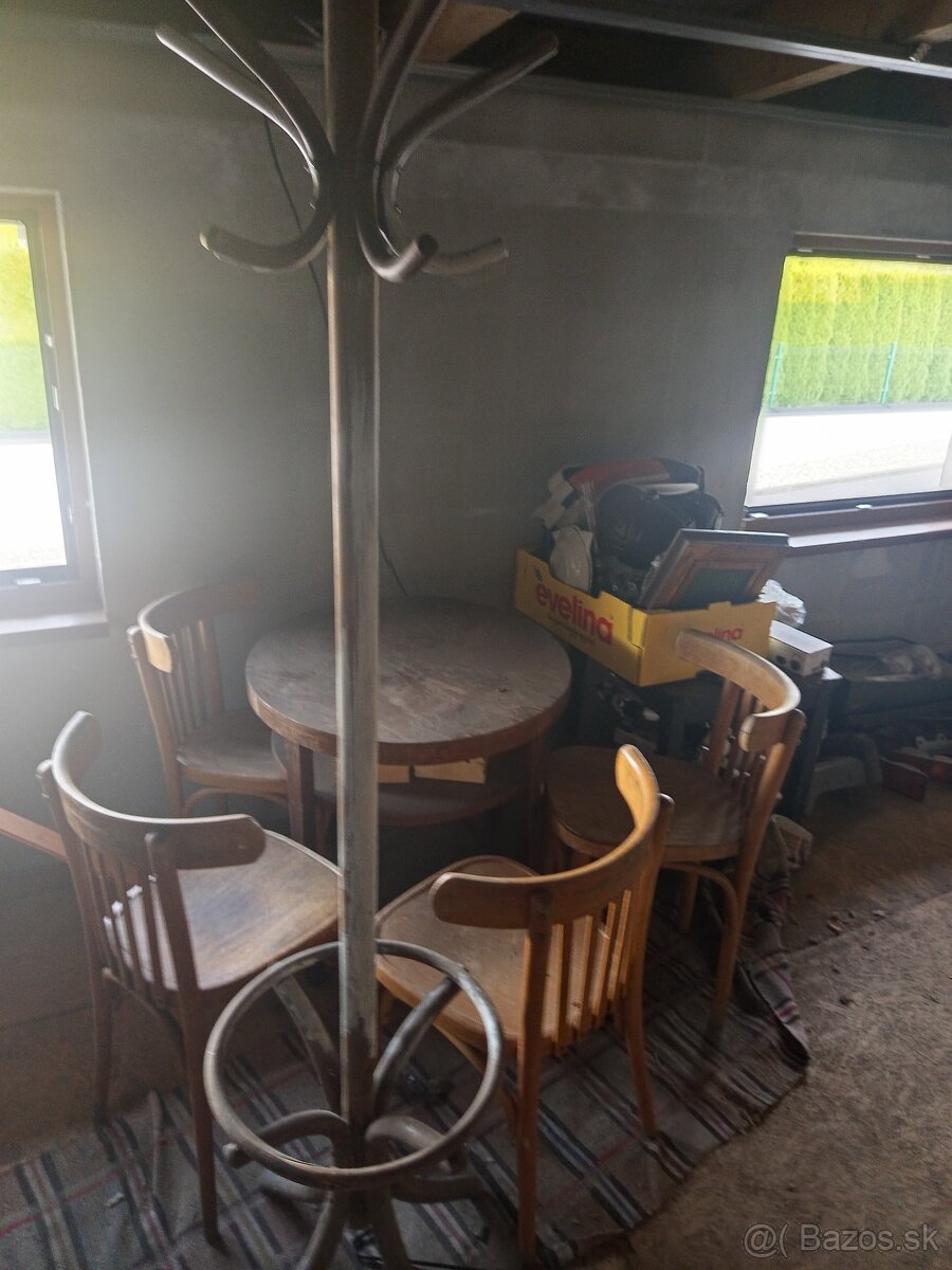 Stôl,stoličky,vesiak - 4