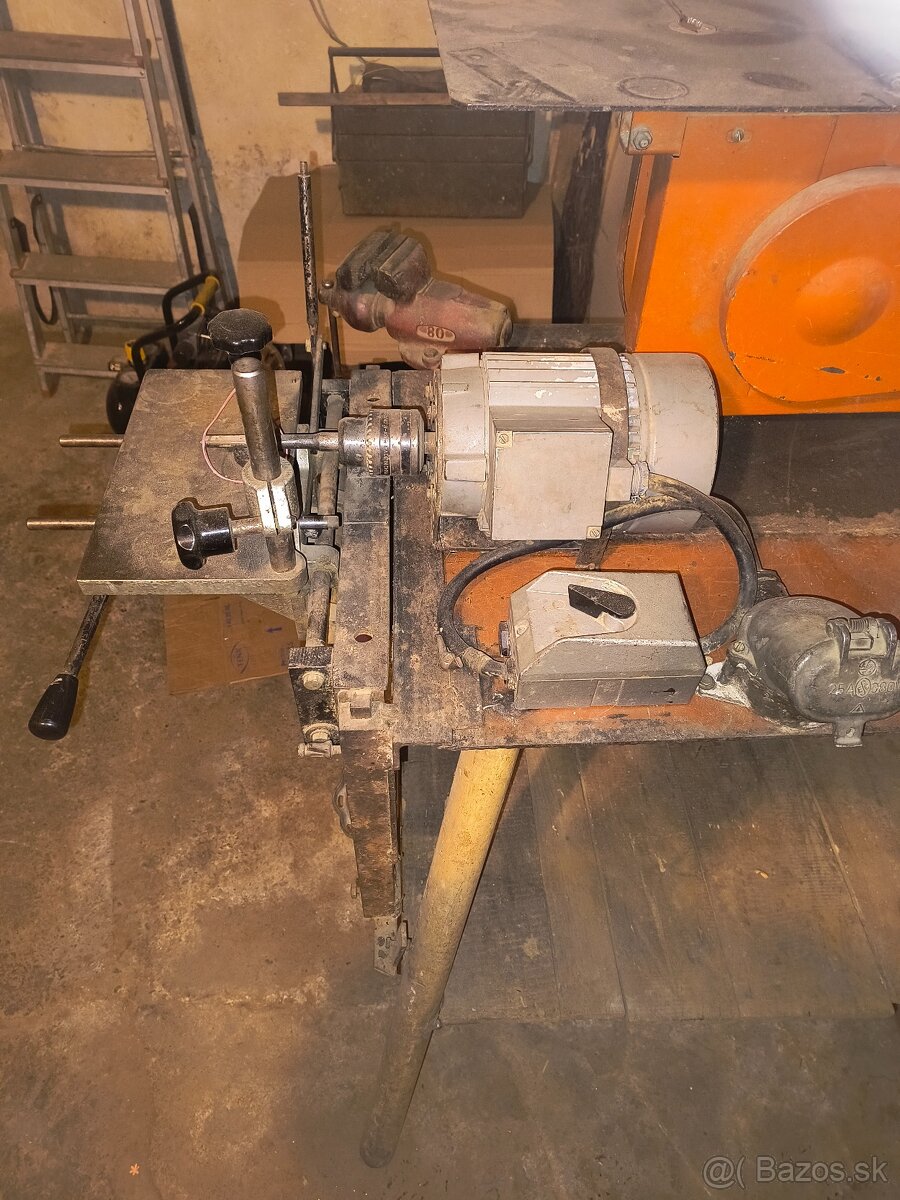 hoblovačka,dlabačka,pásovka,sverák,stôl - 4
