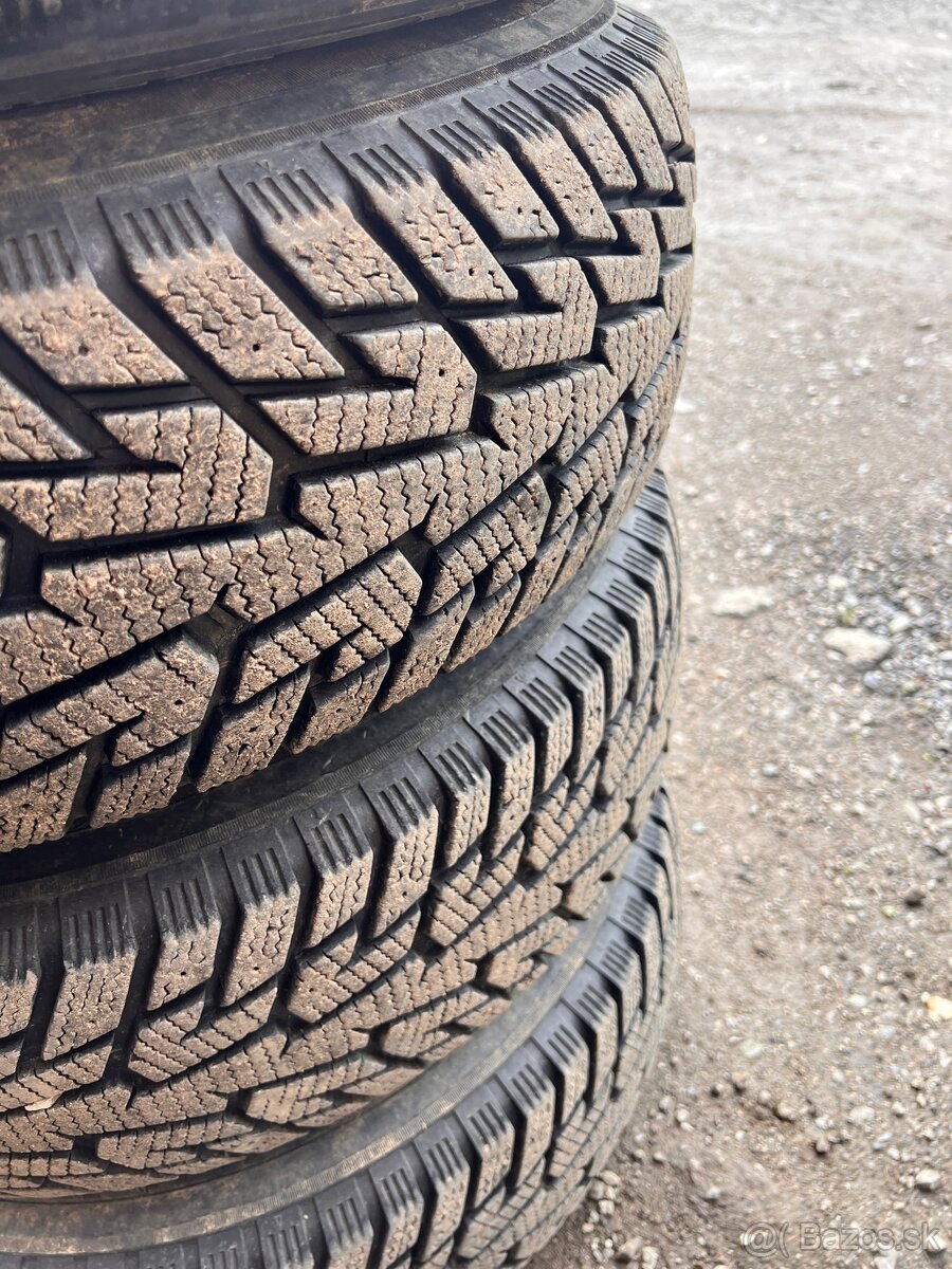LT235/75r15 rozteč 6x139,7 - 4