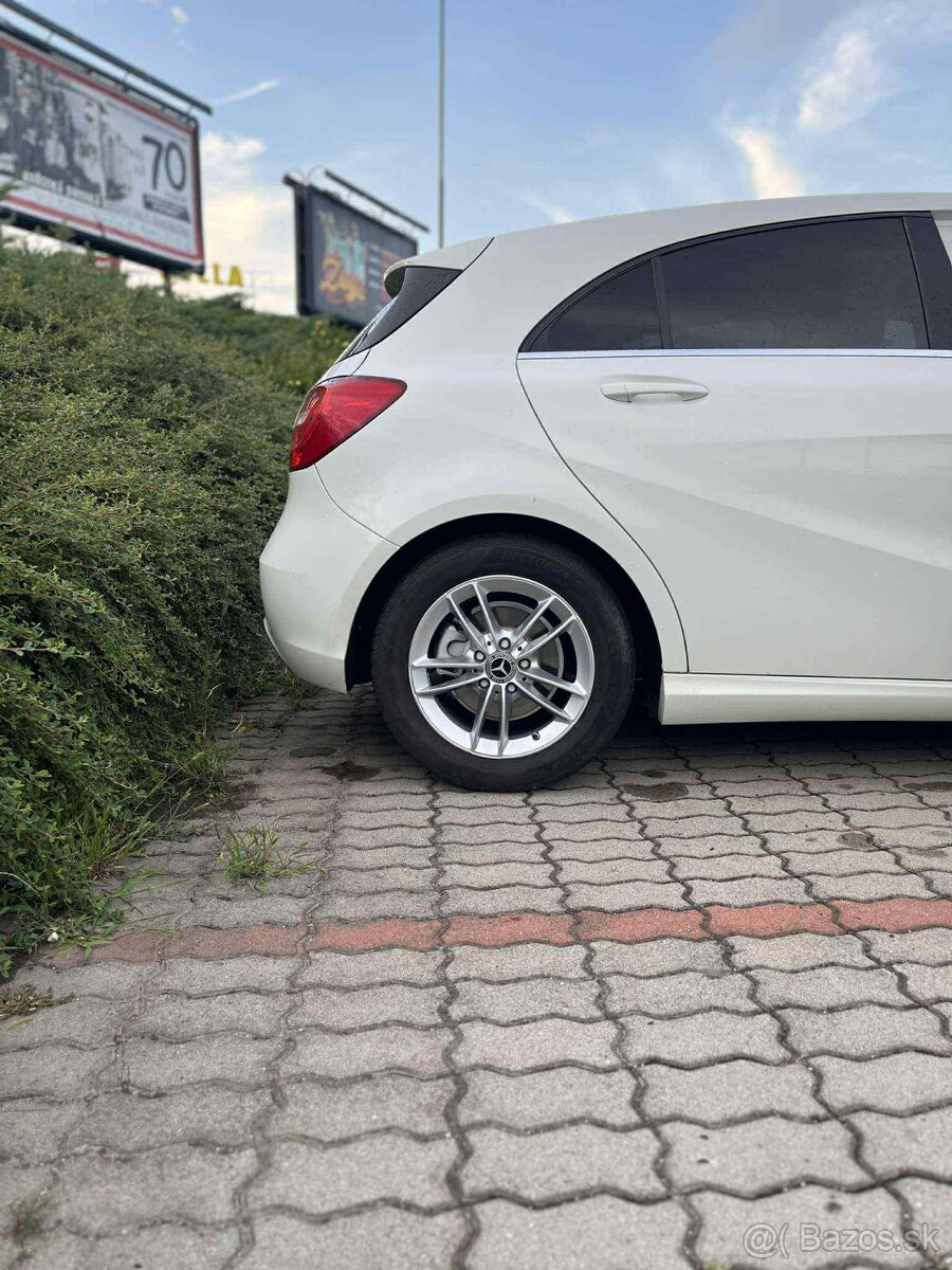 Elektróny Mercedes - 4