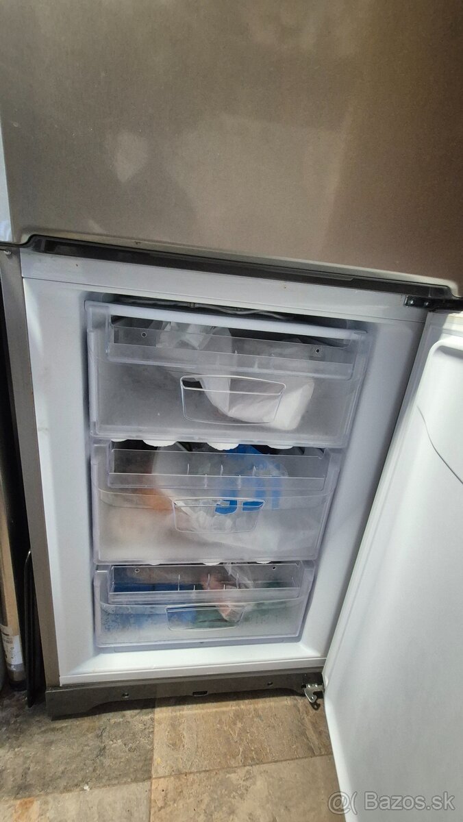 Chladnička s mrazničkou - 4