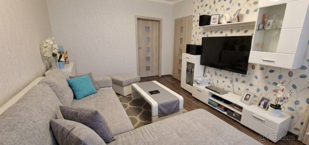 Prerobený 2,5 izbový byt s balkónom - 4