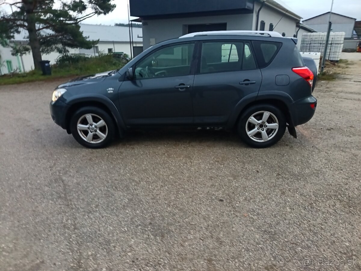 Predám toyota RAV4 4x4 - 4