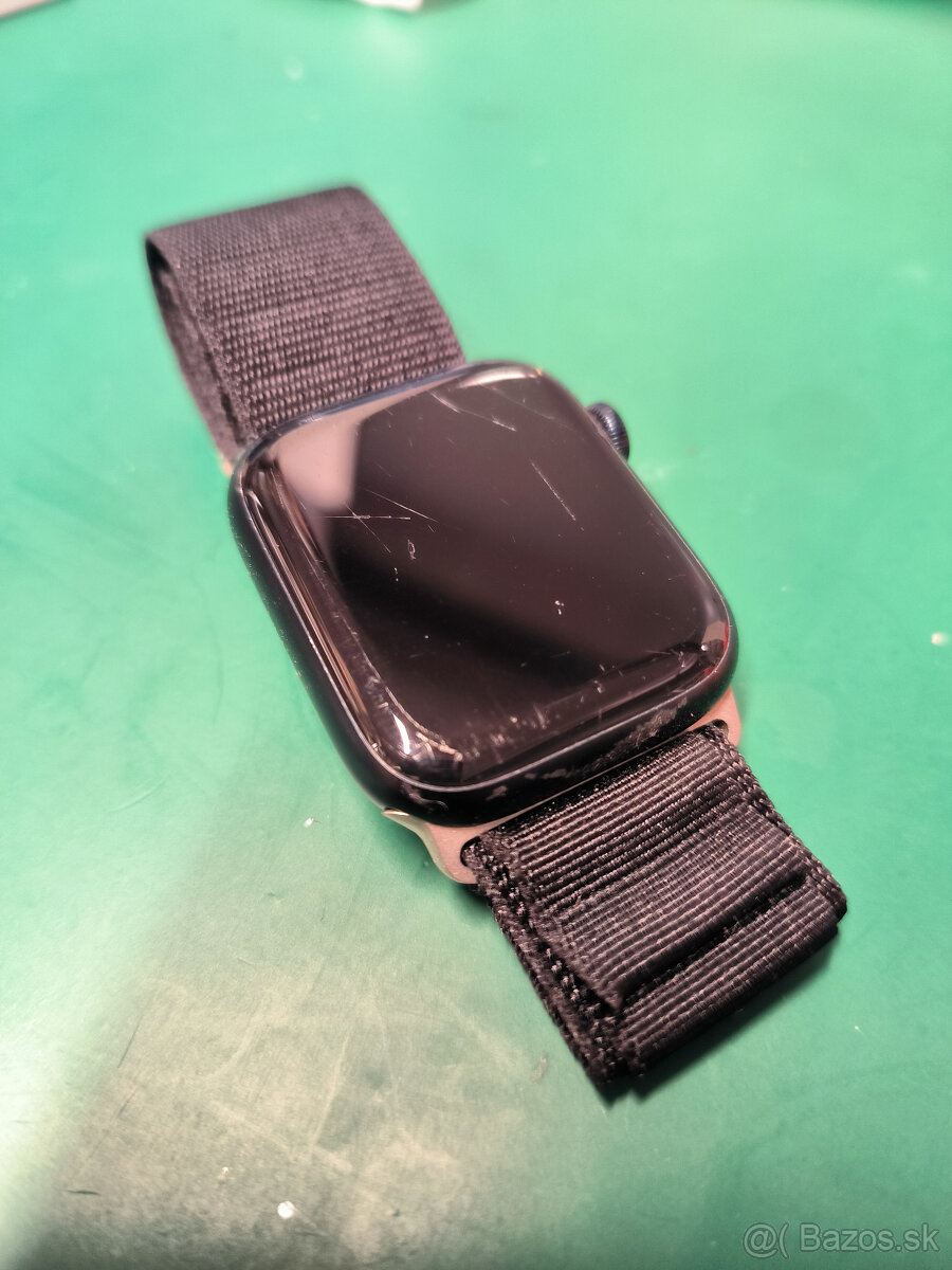 Apple Watch 7 44mm - 94% zdravie - 4