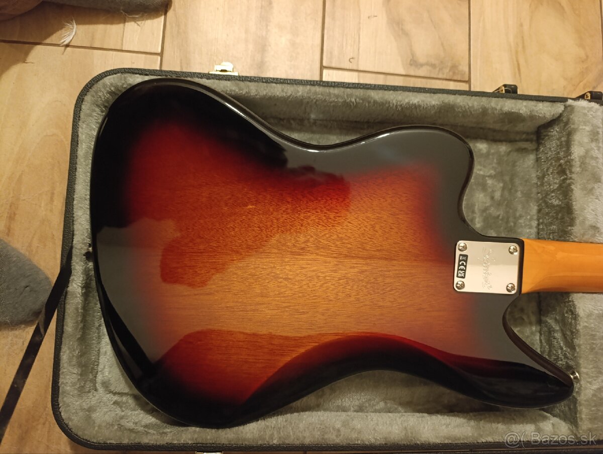 Squier Classic Vibe Jaguar Bass so zosilňovačom - 4
