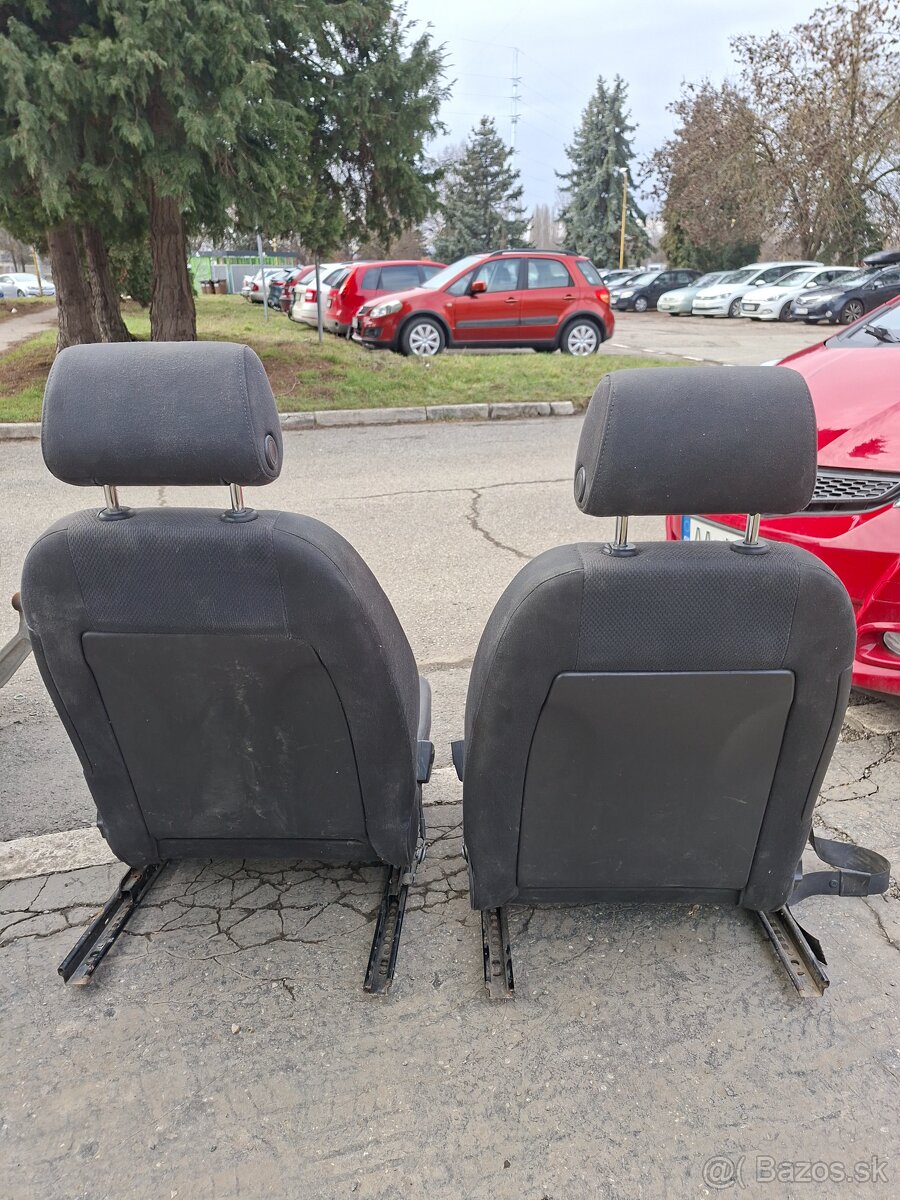 Predám sedačky na Audi A4 B6 - 4